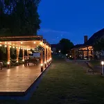 Osada Laskowo, Osrodek Nad Jeziorem Chalet