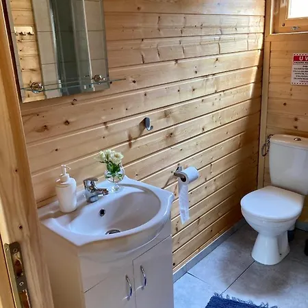 Osada Laskowo, Ośrodek Nad Jeziorem *