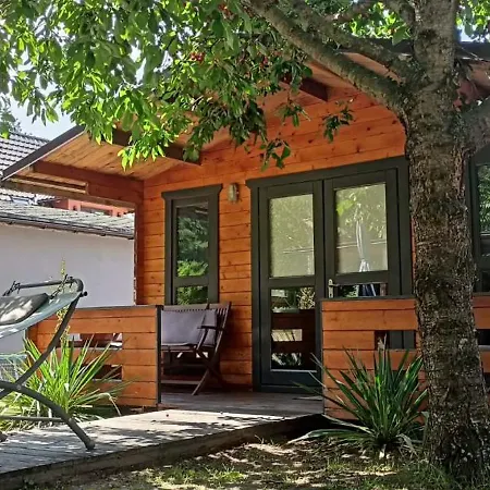 Osada Laskowo, Osrodek Nad Jeziorem Dağ evi *