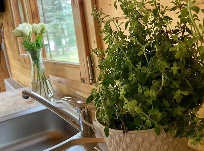 Osada Laskowo, Osrodek Nad Jeziorem *